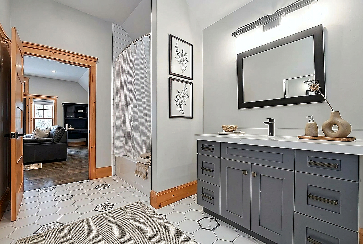 Cedarhurst 1736885894696 v2