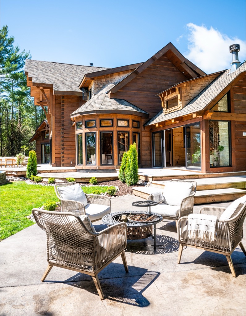 Grizzly backyard seating